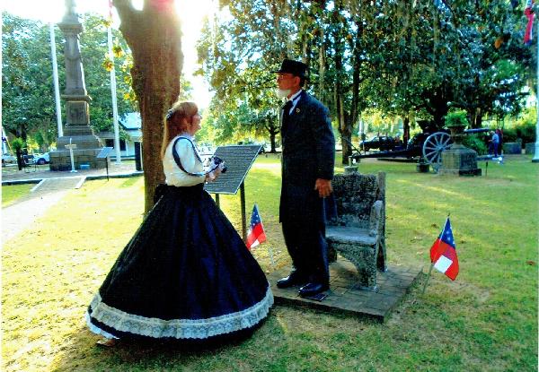 MC Pat Godwin speaks with Jefferson Davis -  Live Oak Cemetery